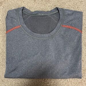 Lululemon metal vent grey short sleeve - size XL